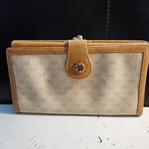 Vintage Beige Gucci Monogram Kisslock Wallet